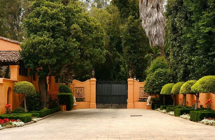Дом, где побывали супруги Кеннеди, «Крестный отец» и «Телохранитель», продается за 195 миллионов долларов