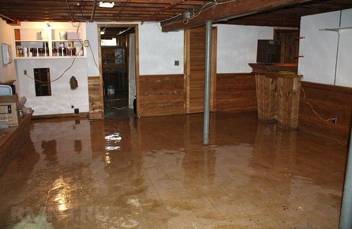 Как высушить подвал дома после затопления?