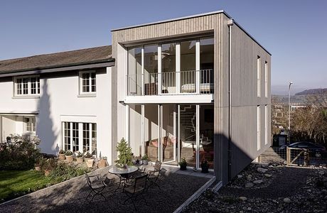 The Autumn House для трех поколений, двух кошек и одной собаки