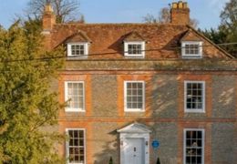 В Англии продают дом королевы детектива