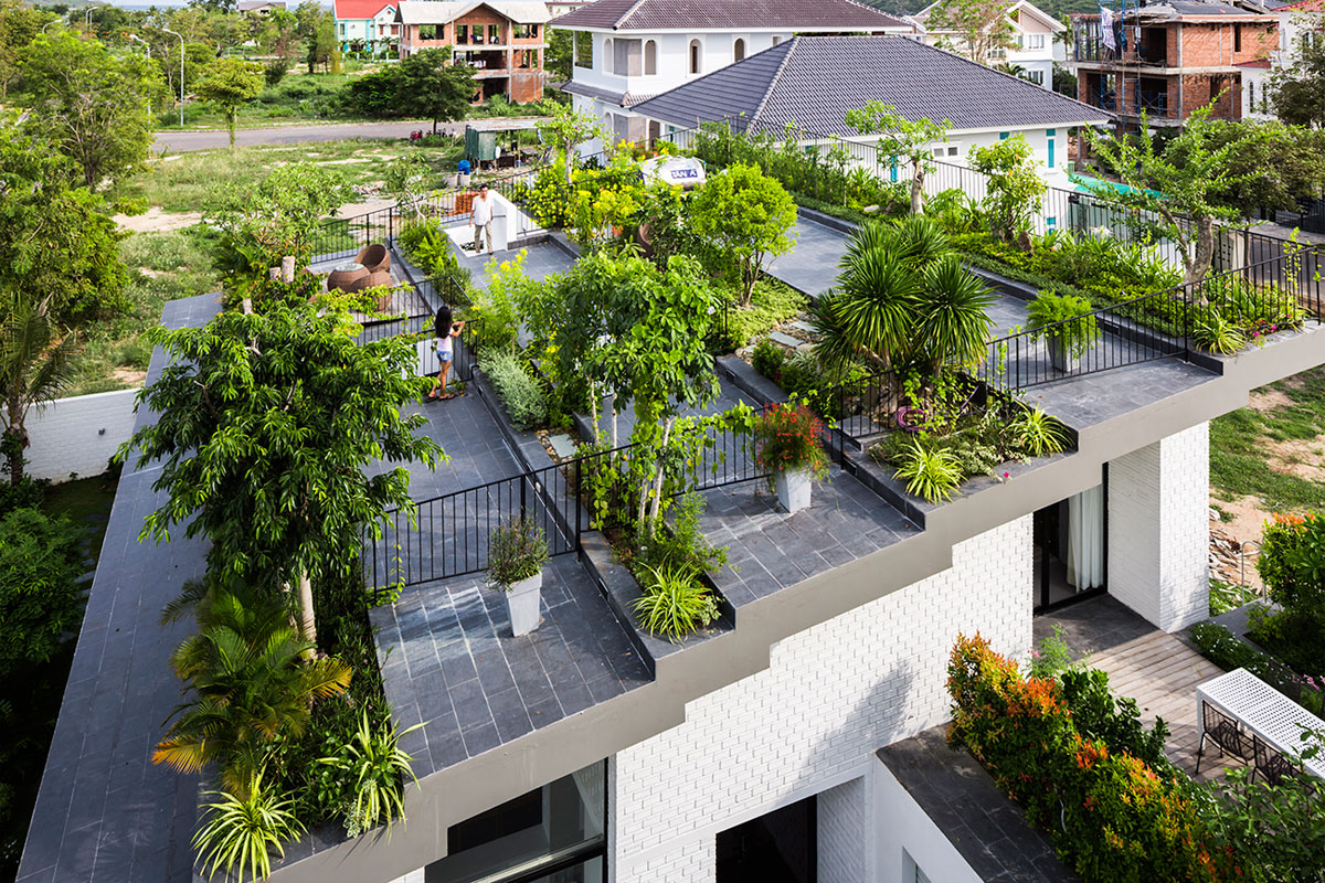 Резиденция во Вьетнаме с прекрасным садом на крыше