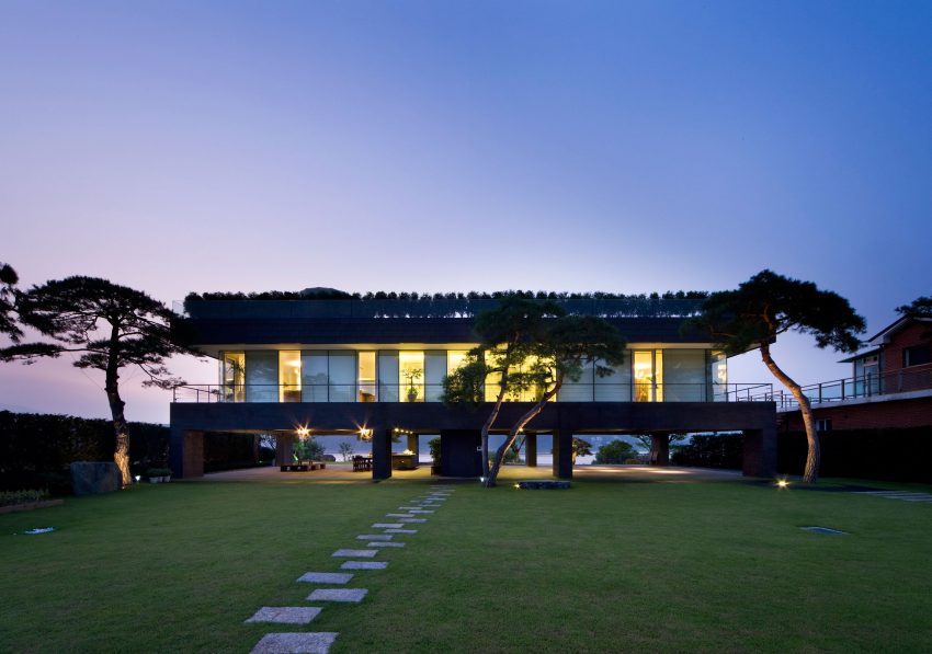 Просторный современный дом в Южной Корее