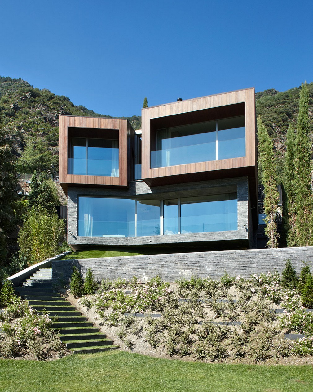 Компания GCA Architects спроектировала дом с прекрасным видом в Андорре