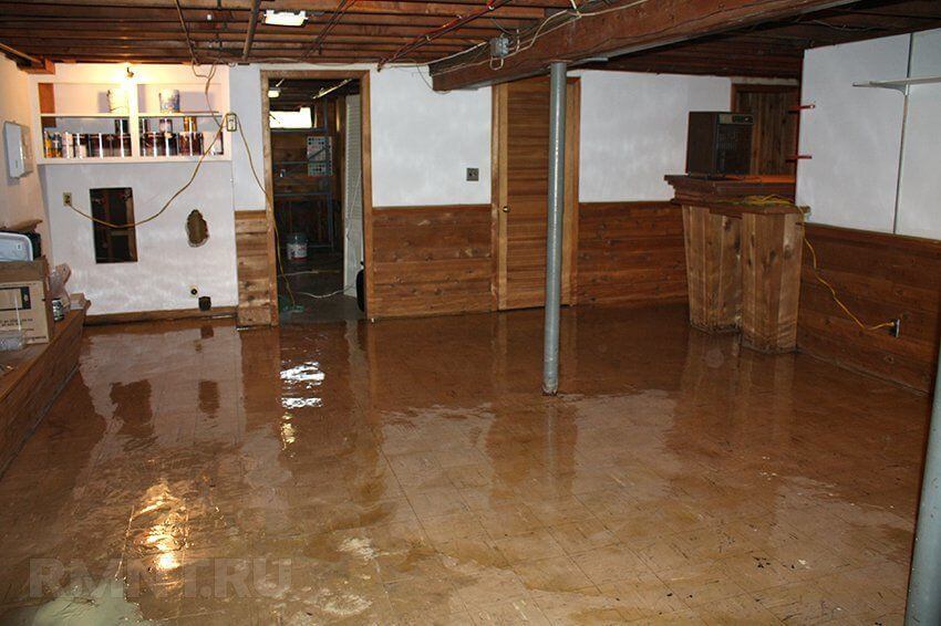Как высушить подвал дома после затопления?