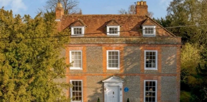 В Англии продают дом королевы детектива
